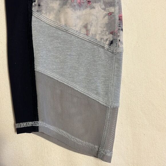 Lululemon If You’re Lucky Capri Size Four - Picture 9 of 9